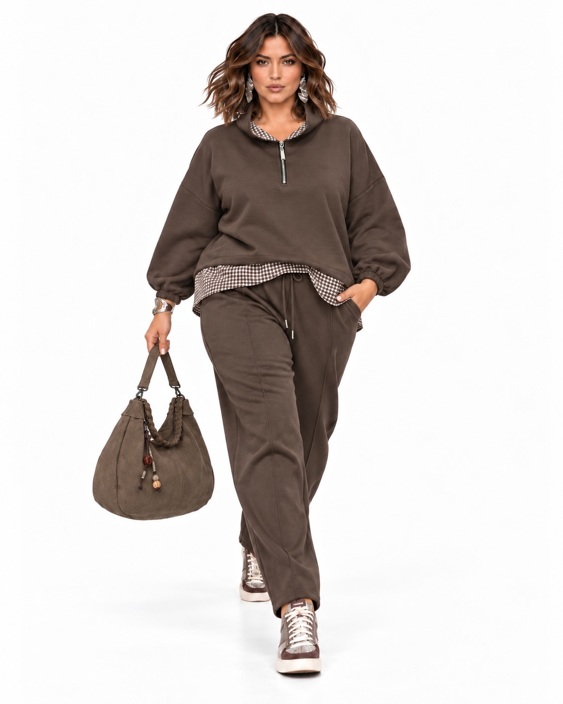 Look completo Conjunto Vichy chocolate espalda con sudadera de volante vichy y pantalón jogger