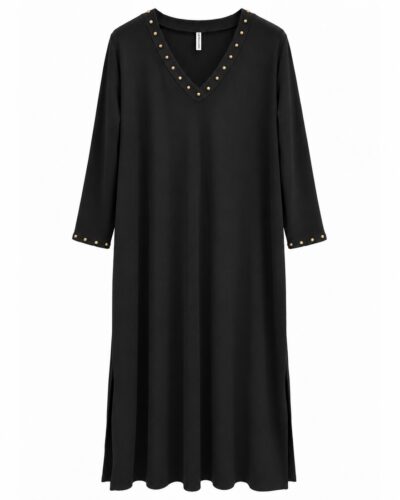 Vestido Tachas negro largo con escote pico, tachuelas doradas y manga tres cuartos
